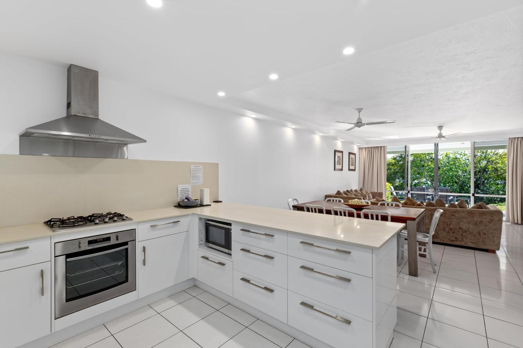 Beach Front Lagoon Lodge Apartments Hamilton Island Buitenkant foto