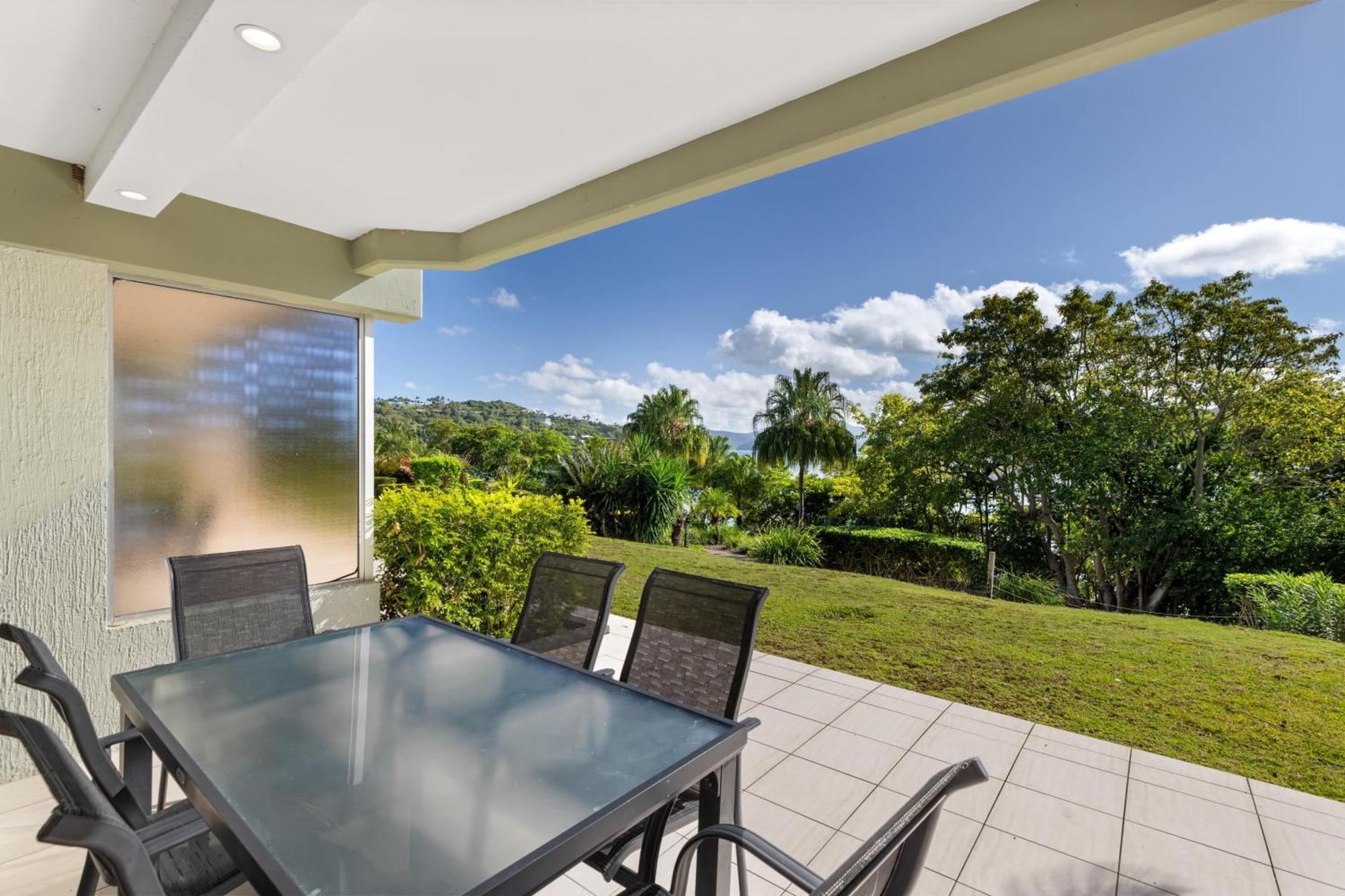 Beach Front Lagoon Lodge Apartments Hamilton Island Buitenkant foto